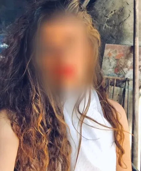 Angela, 32
