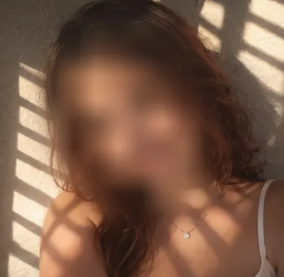 Anouk, 23