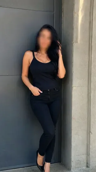 Evi, 33