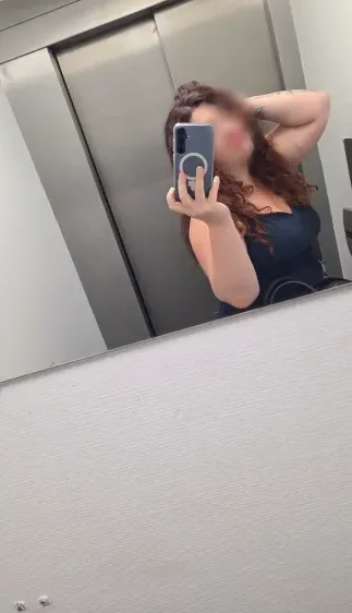 Evi, 34