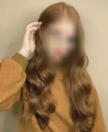 Fleur, 24