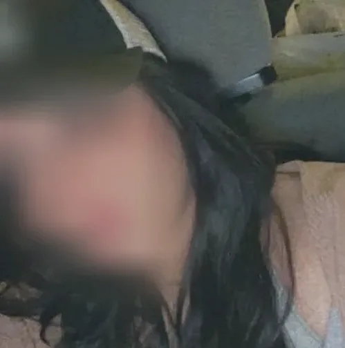 Julia, 23
