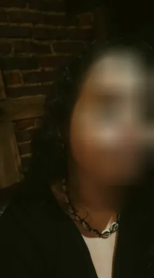Julie, 24