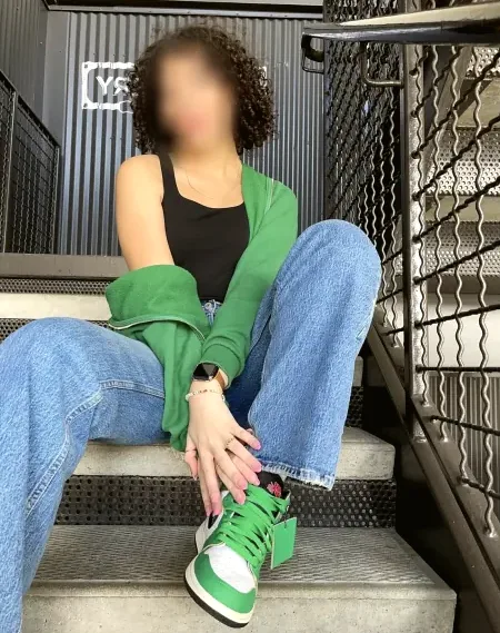 Nour, 20