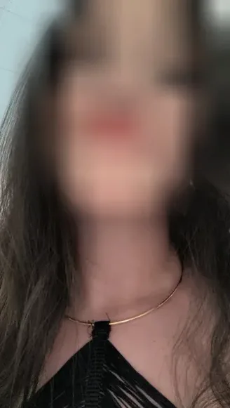 Sabine, 27