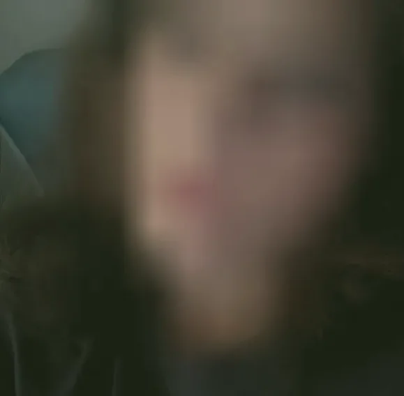 Zeynep, 21