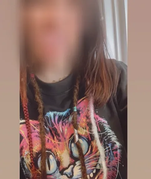 Zoe, 31